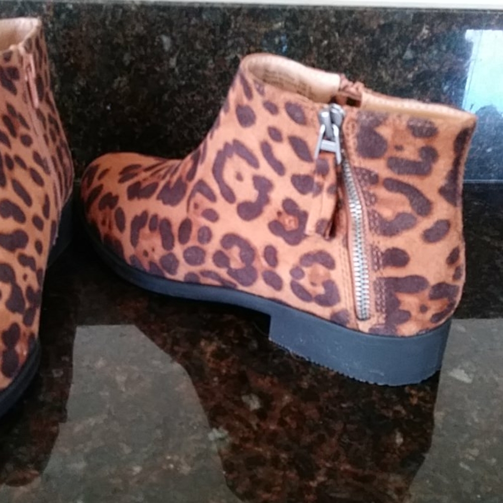 Time and Tru Faux Suede Cheetah Ankle Booties Size 8 - Picture 7 of 12
